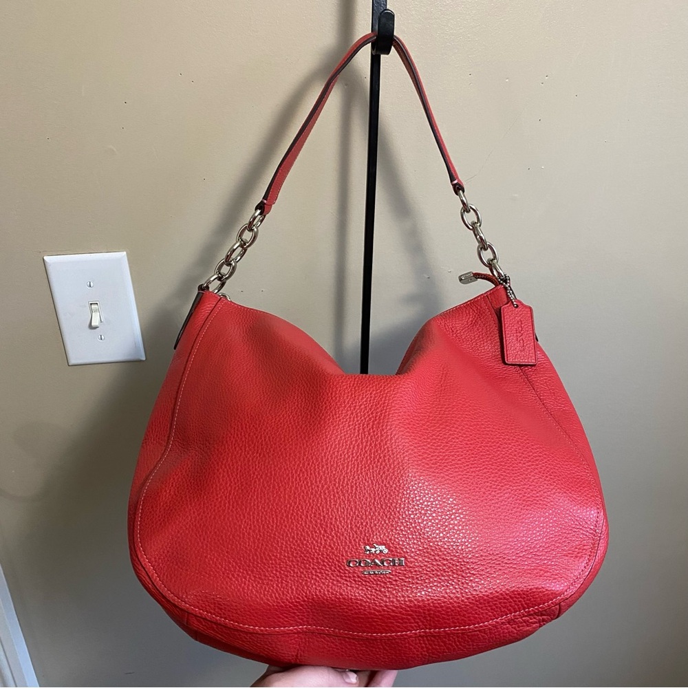 Coach Chelsea Hobo‎ 32 Stunning Red Pebbled Genuine Leather Shoulder Handbag - Picture 2 of 13
